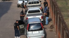 Soldaten führen in Santa Cruz einen Einsatz durch. Dabei wurde der mutmaßliche uruguayische Drogenhändler Sebastián Marset festgenommen. Foto: epa/Juan Carlos Torrejon