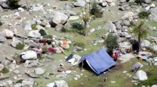 Menschen in Kunar leben nach dem schweren Erdbeben in provisorischen Unterkünften. Foto: epa/Aimal Zahir
