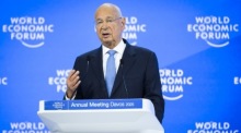 WEF-Gründer Klaus Schwab spricht während der 55. Jahrestagung des Weltwirtschaftsforums in Davos. Foto: EPA/Laurent Gillieron