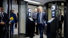 Geert Wilders (PVV) trifft zu einem Gespräch mit dem Informanten Ronald Plasterk in Den Haag ein. Foto: epa/Remko De Waal