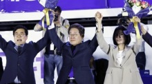 Lee Jae-myung feiert mit seiner Frau Kim Hye-kyung nach Schließung der Wahllokale in Seoul seinen Wahlsieg. Foto: epa/Jeon Heon-kyun