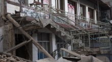 Trümmer auf dem Boden eines vom Erdbeben beschädigten Hauses in Dahejia, China, 21. Dezember 2023. Ein Erdbeben der Stärke 6,2 hatte die Region am 18. Dezember erschüttert und mehr als 100 Menschen getötet. EPA-EFE/ANDRES MARTINEZ CASARES