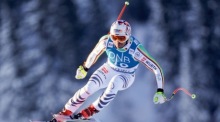 Andreas Sander rast bei der Weltcup-Abfahrt in Kvitfjell mit hoher Geschwindigkeit die Strecke hinab und kämpft um eine Spitzenplatzierung. Foto: epa/Stian Lysberg Solum