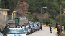 Im Norden Mexikos wurden die Leichen der ermordeten Jesuiten und eines Reiseleiters geborgen. Foto: epa/Luis Torres