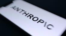 Das Logo des KI-Unternehmens Anthropic ist auf einem Smartphone zu sehen. Mehrere führende KI- und Technologieunternehmen bereiten einen Börsengang vor. Foto: epa/Adam Vaughan