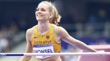 Die deutsche Hochspringerin Christina Honsel jubelt bei der Qualifikation im Hochsprung der Olympischen Spiele in Paris. Foto: epa/Franck Robichon