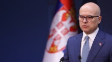 Serbiens Premierminister Milos Vucevic spricht während einer Pressekonferenz in Belgrad. Foto: epa/Andrej Cukic