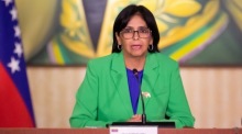 Venezuelas Vizepräsidentin Delcy Rodríguez spricht bei einer Sitzung in Caracas. Nach US-Angaben ist Präsident Maduro verschwunden. Foto: epa/Rayner Pena