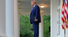 Donald Trump beim Abendessen zur National Police Week im Rosengarten des Weißen Hauses in Washington. Foto: Julia Demaree Nikhinson/Ap/dpa