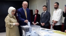 Präsident Erdogan stimmt bei den Kommunalwahlen ab. Foto: epa/TÜrkisches PressebÜro Des PrÄsidenten