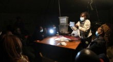 Auszählung der Stimmzettel in Simbabwe beginnt trotz Verlängerung der Wahl. Foto: epa/Aaron Ufumeli