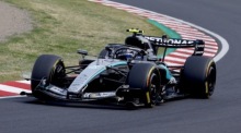 Andrea Kimi Antonelli im Mercedes beim Japan-Grand-Prix in Suzuka im Renneinsatz auf der Strecke, Formel-1-Rennen in Japan. Foto: epa/Franck Robichon