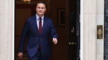Britischer Gesundheitsminister Wes Streeting verlässt nach einem Treffen mit Premier Starmer die Downing Street in London. Foto: EPA/Neil Hall