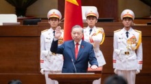 To Lam leistet bei einer Sitzung der Nationalversammlung in Hanoi seinen Amtseid als neuer Staatspräsident Vietnams. Foto: EPA/National Assembly Of Vietnam/handout