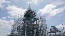 Königliches Krematorium nimmt Form an Fertigstellung des Komplexes bis Ende Oktober geplant BANGKOK: Die Bauarbeiten für den königlichen Krematoriumskomplex für die Einäscherungszeremonie von Königinmutter Sirikit verlaufen nach Angaben der zuständigen Be