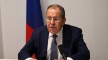 Der russische Außenminister Sergej Lawrow nimmt an einer Pressekonferenz anlässlich des 31. Ministerrats der Organisation für Sicherheit und Zusammenarbeit in Europa (OSZE) in Ta' Qali teil. Foto: epa/Domenic Aquilina