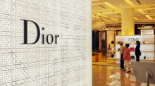 das Logo der französischen Luxusmarke Christian Dior vor einem Geschäft in Taipeh. Foto: epa/David Chang