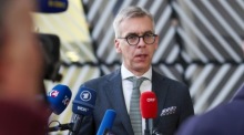 Luxemburgs Innenminister Leon Gloden spricht vor Beginn der Beratungen zur Schengen-Zone. Foto: epa/Olivier Hoslet