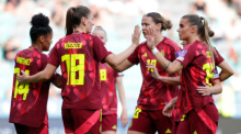 WM-Qualifikation Europa Frauen, Slowenien - Deutschland. Liga A, Gruppe D, 6. Spieltag: Shekiera Martinez (l, Deutschland) feiert mit ihrer Mannschaft nach ihrem Tor zum 0:2. Foto: Ales Fevzer/dpa