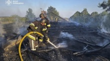 Nach Ablauf der dreitägigen Waffenruhe nehmen die russischen Drohnenangriffe auf Kiew und die Region wieder zu. Foto: epa/State Emergency Service Handout