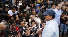 Indonesiens Präsidentschaftskandidat Prabowo Subianto (R) in Bogor. Foto: epa/Adi Weda