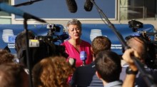 Die EU-Kommissarin für Inneres, Ylva Johansson, spricht vor der Tagung des Europäischen Rates der Innenminister in Luxemburg zu den Medien. Foto: epa/Julien Warnand