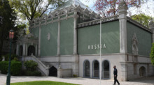 Der Russische Pavillon bei der Kunstbiennale in Venedig. Die alle zwei Jahre stattfindende Biennale Arte gilt als eine der wichtigsten Ausstellungen der zeitgenössischen Bildenden Kunst. Foto: Felix Hörhager/dpa