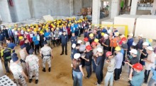 Bei der gemeinsamen Inspektion wurden die Arbeits- und Aufenthaltsdokumente der ausländischen Beschäftigten auf der Baustelle überprüft. Bild: TMN.TV