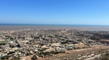 Überblick über die Hafenstadt Derna im Osten Libyens. Foto: epa/Stringer