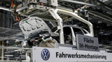 Montageband für Elektroautos im Volkswagen (VW) Fahrzeugwerk in Zwickau. Foto: epa/Filip Singer