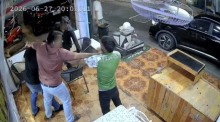 Überwachungskamera dokumentiert den Beginn des Zwischenfalls in einem Restaurant in Süd-Pattaya. Bild: TMN.TV