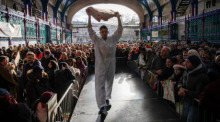 Ein Metzger präsentiert Fleisch auf dem Londoner Smithfield Market. Britische Fleischexporte in die EU sind seit dem Brexit stark zurückgegangen. Foto: James Willoughby/Sopa Images Via Zuma Press Wire/dpa