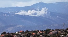 Rauch steigt nach einem israelischen Angriff im Südlibanon auf, aufgenommen von der israelischen Seite der Grenze in Obergaliläa. Foto: epa/Atef Safadi
