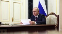 Präsident Wladimir Putin leitet eine Sitzung mit Regierungsmitgliedern in Moskau. Foto: epa//gavriil Grigorov