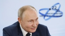 Der russische Präsident Wladimir Putin nimmt über eine Videokonferenz an einem Treffen teil. Foto: EPA-EFE/Mikhael Klimentyev