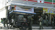 Polizeibeamte in Pattani. Archivbild: epa/ABDULLAH WANGNI