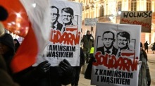 Protest gegen die Inhaftierung von zwei Abgeordneten der Partei Recht und Gerechtigkeit in Warschau. Foto: epa/Radek Pietruszka
