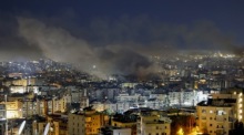 Rauch steigt nach einem israelischen Luftangriff im südlichen Vorort Dahieh von Beirut auf. Bei Angriffen auf Hisbollah-Ziele wurden zahlreiche Menschen getötet. Foto: epa/Wael Hamzeh