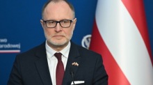 Der lettische Verteidigungsminister Andris Spruds nimmt an einer Pressekonferenz teil. Foto: epa/Radek Pietruszka