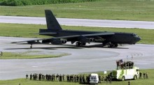 Die USA haben am Mittwoch einen Langstreckenbomber vom Typ B-52H zu gemeinsamen Luftübungen auf die koreanische Halbinsel geschickt. Foto: epa/Rebeca_m._luquin