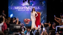 Die Miss Venezuela 2022 Diana Silva nimmt an einer Pressekonferenz in Caracas teil. Foto: epa/Ayner Pena R