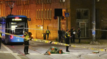 Rettungsdienste sind nach Berichten über eine Explosion an der Pilestredet in der Nähe des Parkveienim Einsatz. Foto: Terje Pedersen/Ntb/dpa