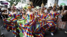 Am morgigen Sonntag zieht die Bangkok Pride Parade auf einer fast fünf Kilometer langen Strecke durch das Stadtzentrum der Hauptstadt. Foto: epa/Narong Sangnak