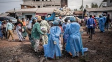 Gesundheitshelfer kontrollieren nahe Goma Schutzmaßnahmen gegen die Ausbreitung des Ebola-Virus im Ostkongo. Foto: EPA/Marie Jeanne Munyerenkan