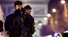 Polizei sichert Champs-Elysees in Paris beim Afrika-Cup-Finale, nachdem Behörden Fanfeiern auf der Prachtstraße verboten haben Foto: EPA/Mohammed Badra