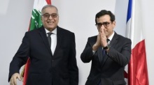 Der libanesische geschäftsführende Außenminister Abdallah Bou Habib (L) empfängt den französischen Außenminister Stephane Sejourne (R) in Beirut. Foto: epa/Wael Hamzeh