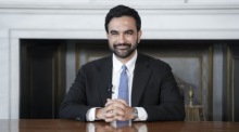 Zohran Mamdani hält im New Yorker Rathaus eine Rede zum 250. Jahrestag der Unabhängigkeitserklärung der USA. Foto: EPA/Anna Connors/pool