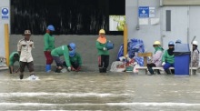 Hohe Wasserstände am Chao Phraya könnten in mehreren Bezirken Bangkoks zu Überschwemmungen führen. Archivbild: epa/Narong Sangnak