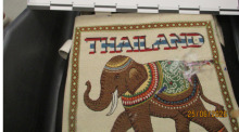 Bild 1: Bei der Kontrolle entdeckten australische Ermittler in den Innenfuttern mehrerer Stofftaschen versteckte Päckchen mit mutmaßlichem Heroin. Bild: Australian Federal Police (AFP)
