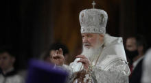 Der Moskauer und gesamtrussische Patriarch Kirill nimmt am orthodoxen Ostergottesdienst in der Christ-Erlöser-Kathedrale in Moskau teil. Foto: epa/Alexander Zemlianichenko